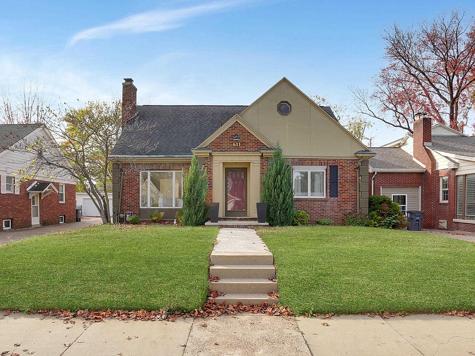 1st image of 411 S Lincoln Park Dr
