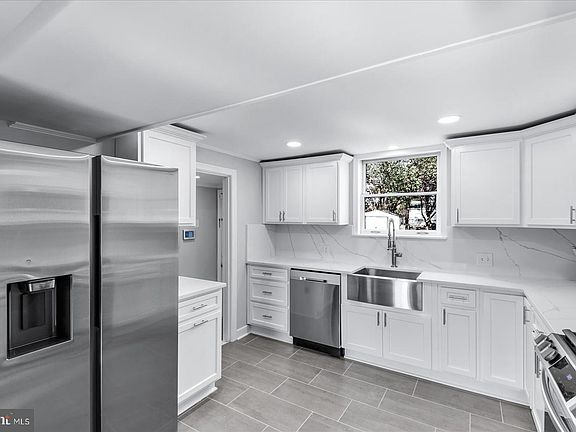 5th image of 5806 S Crestwood Ave