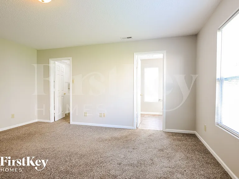9214 Bainbridge Dr — Photo 8