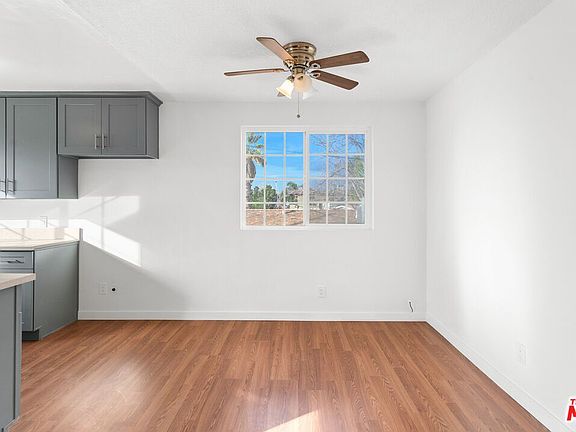 5th image of 12325 Oxnard St #5