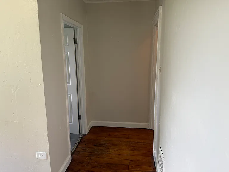4613 Bancroft St — Photo 9