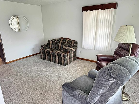 3rd image of 1247 Monterey Ln