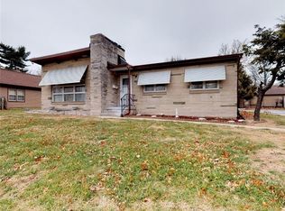 1104 E Lake Shore Dr, Decatur, IL 62521