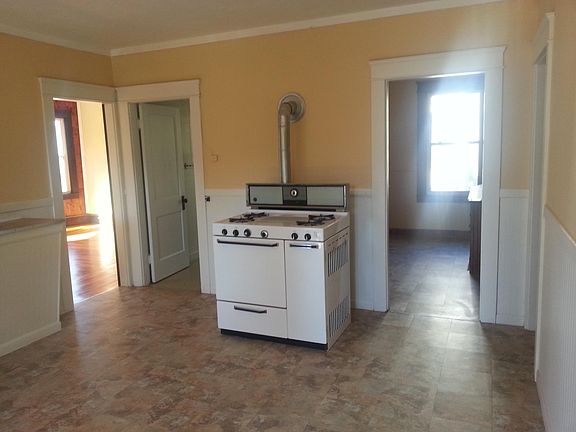 Gas on gas stove. in the kitchen heats the apartment.