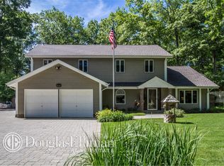 14 Russet Ln, Lake Grove, NY 11755