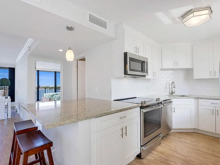 130 Lakeshore Dr #923 — Photo 15