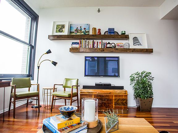 4th image of 300 S 16th St APT 702