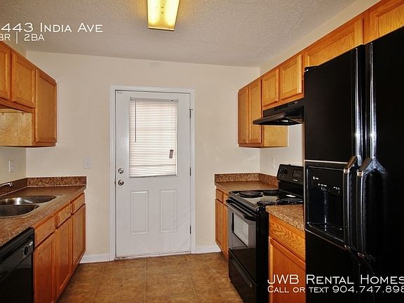 4th image of 8443 India Ave