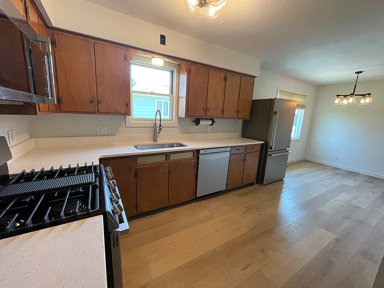 102 Prairie View Dr — Photo 3