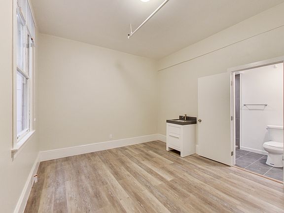 5th image of 124 Waverly Pl APT 102
