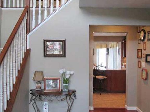 2nd image of 529 Oakcrest Dr