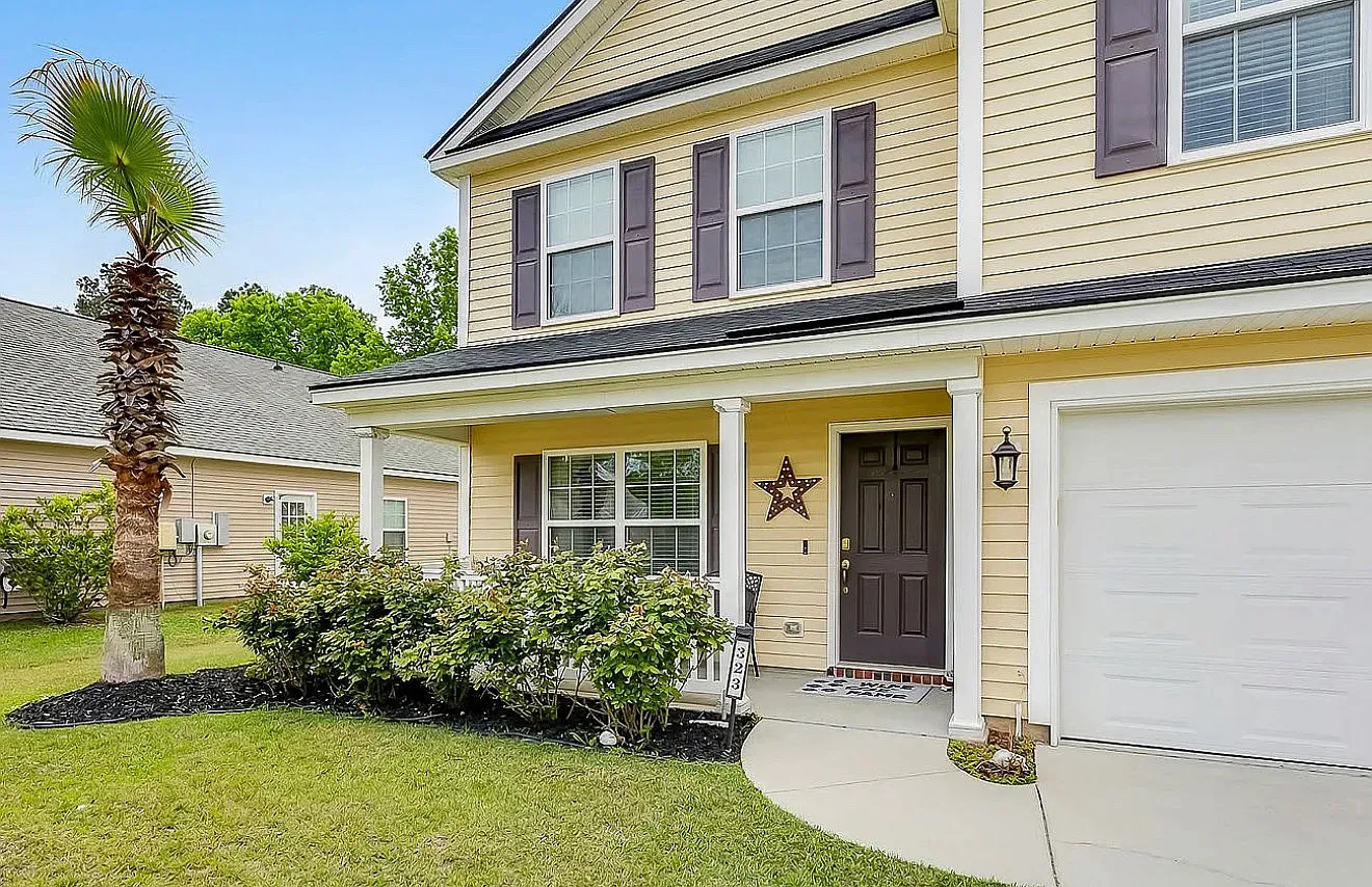 4 bed, 2.5 bath, 2652 sqft, $3,000 — Photo 2