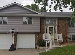 1434 Meadowview Dr, Decatur, IL 62526