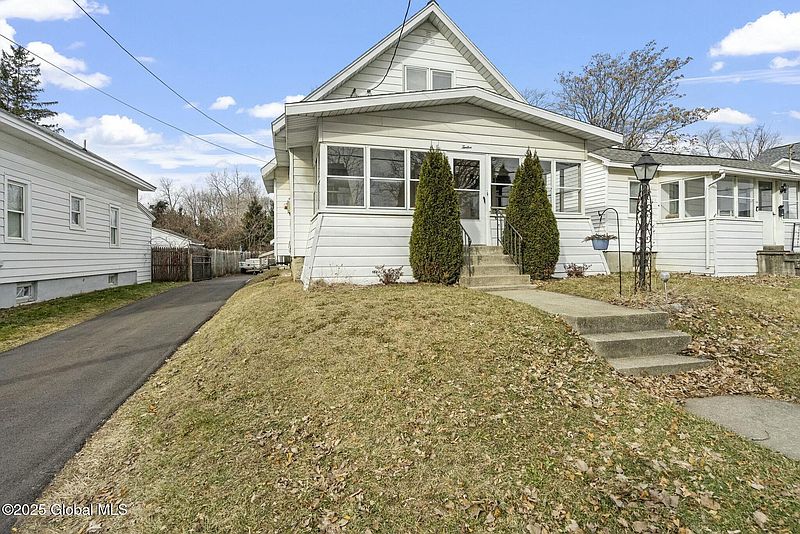 3rd image of 12 Knapp Terrace