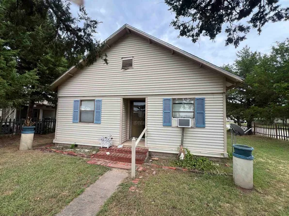 626 S 7th St, Arkansas City, KS 67005