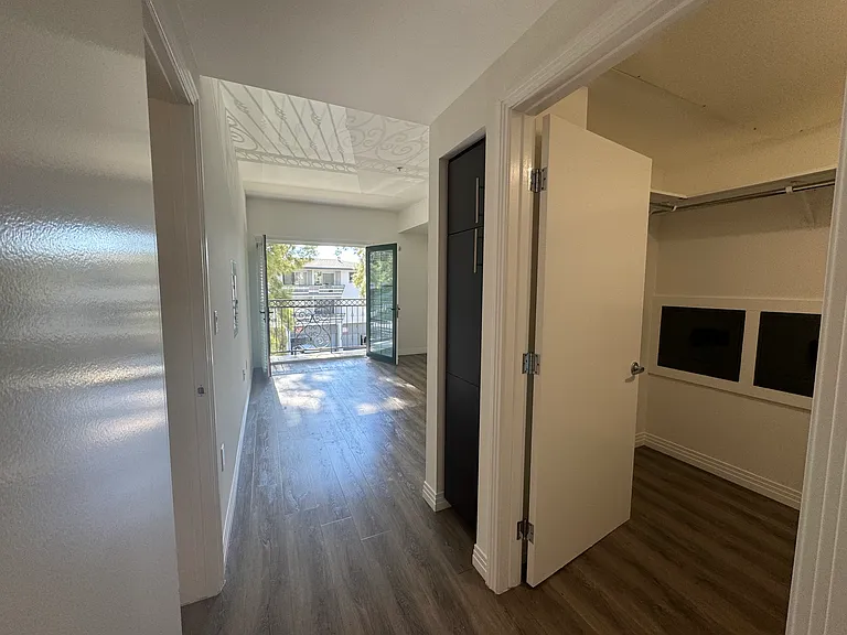 Roberts Hall — Photo 19