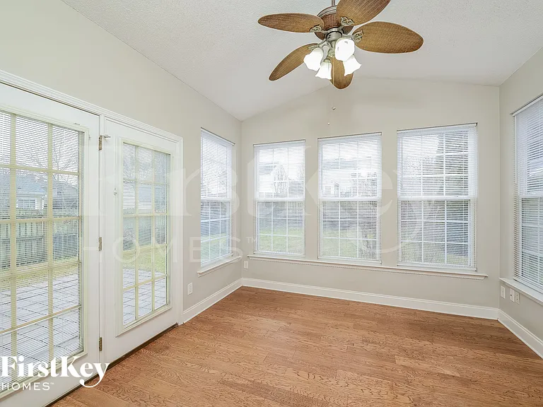 6052 Glen Way Dr — Photo 7