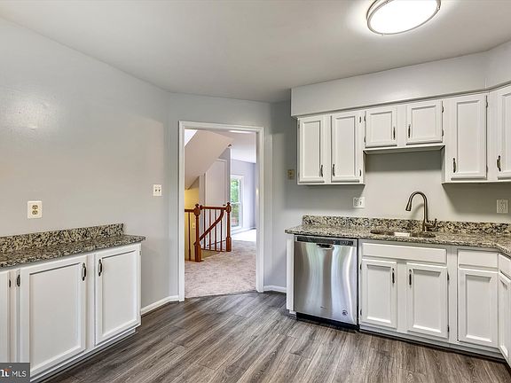 3rd image of 5266 Glen Meadow Dr