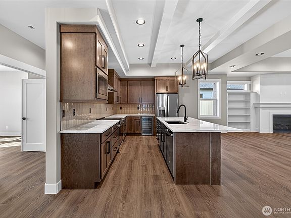 4th image of 914 Racine Springs Drive