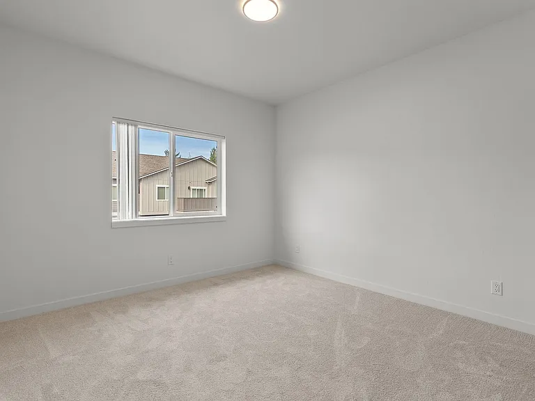 1172 Mullan — Photo 13