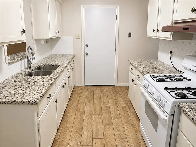 4114 Cork Dr — Photo 2