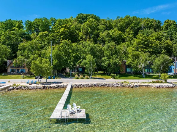 1205 E South Shore Dr, Frankfort, MI 49635
