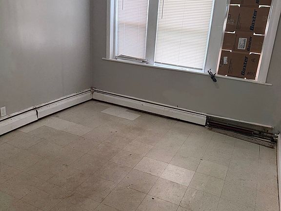 4th image of 150 Walnut Ave