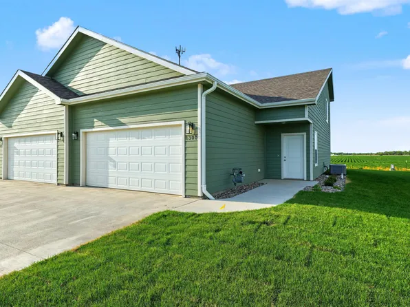 1300 Steve Hawley Ln, Salina, KS 67401