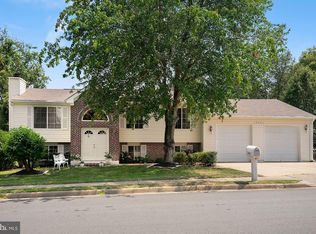 12825 Pinecrest Rd, Herndon, VA 20171