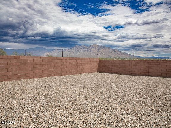 4th image of 2238 W Desert Topaz Way