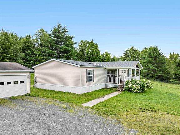 3rd image of 142 Soucy Lane