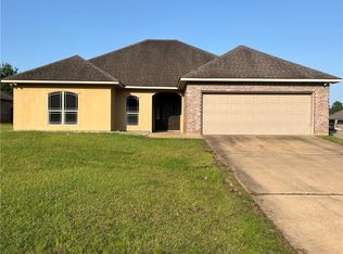 443 Ocho Rios Dr, Pineville, LA 71360
