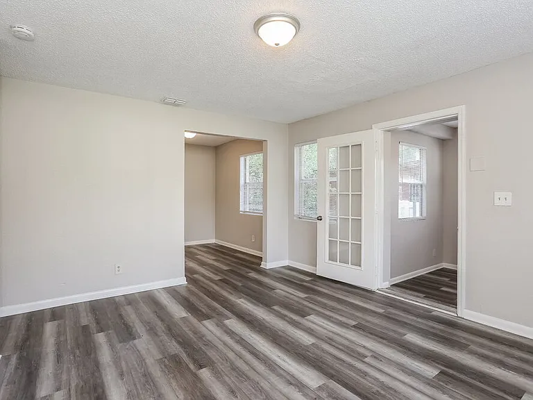 5528 Vernon Rd — Photo 7