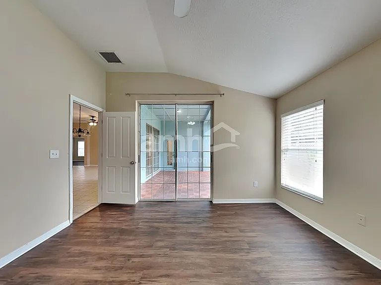 9423 Hunters Pond Dr — Photo 10