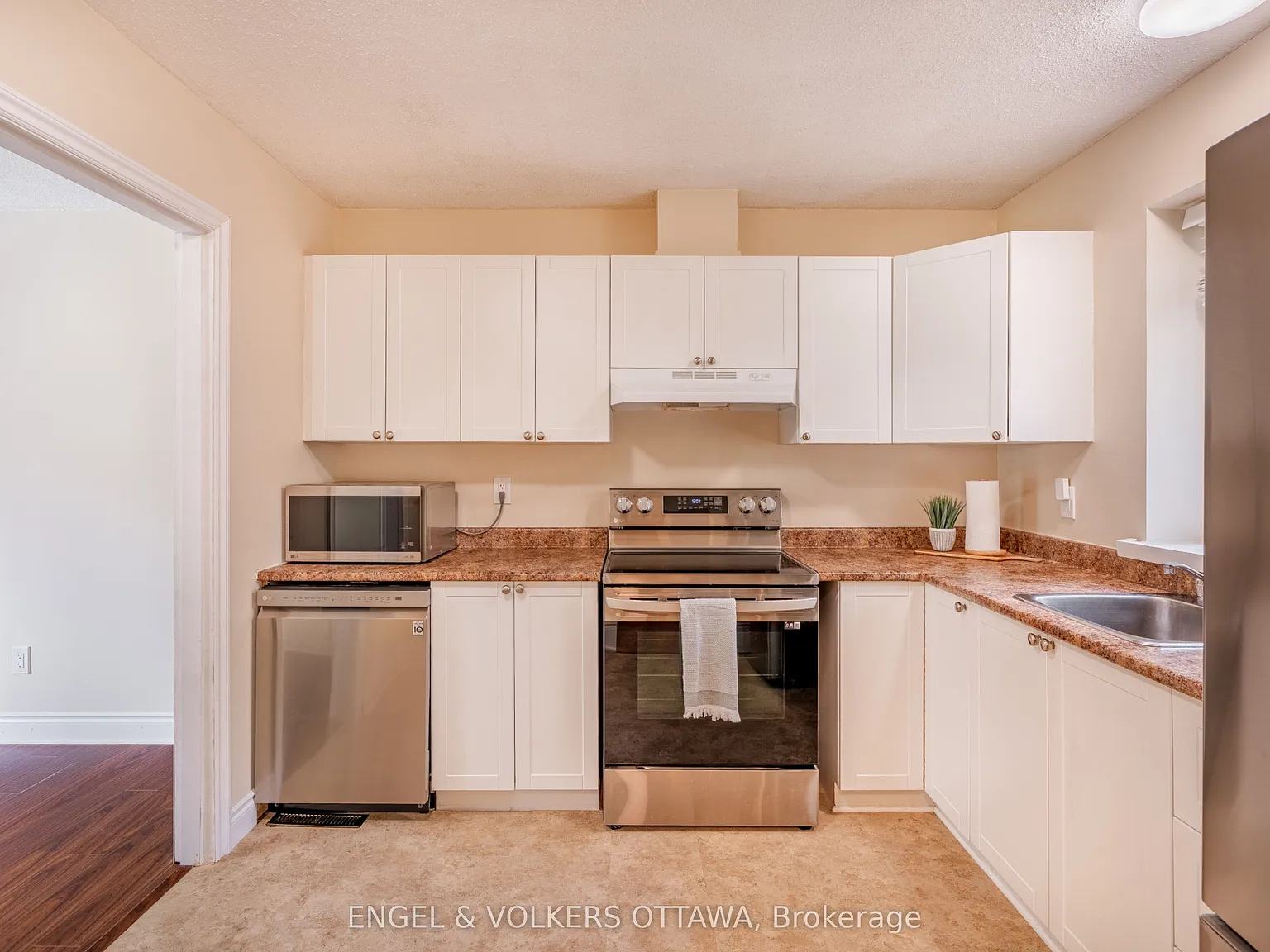 3 bed, $2,550 — Photo 4