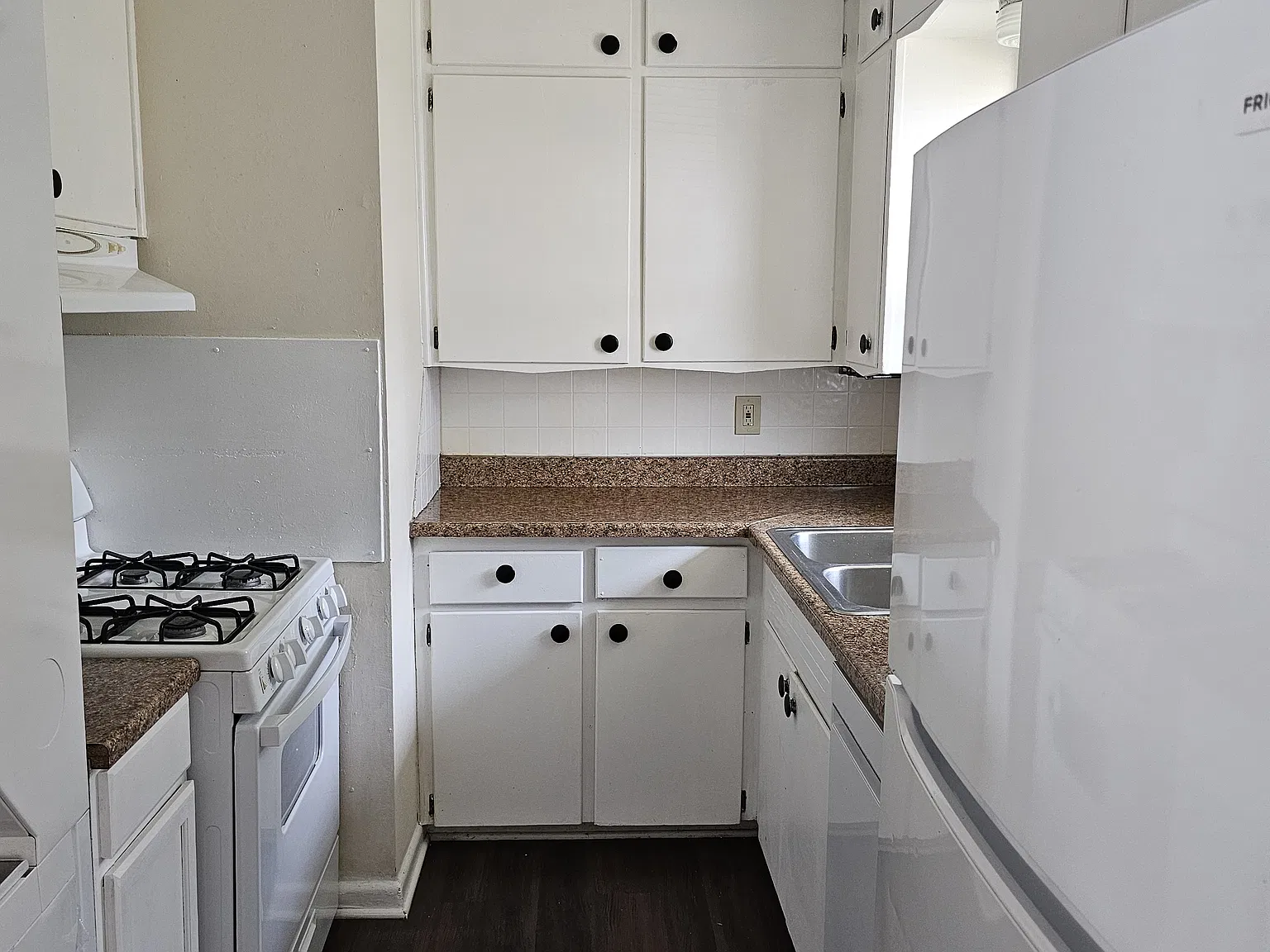 3 bed, 840 sqft, $1,200 — Photo 3