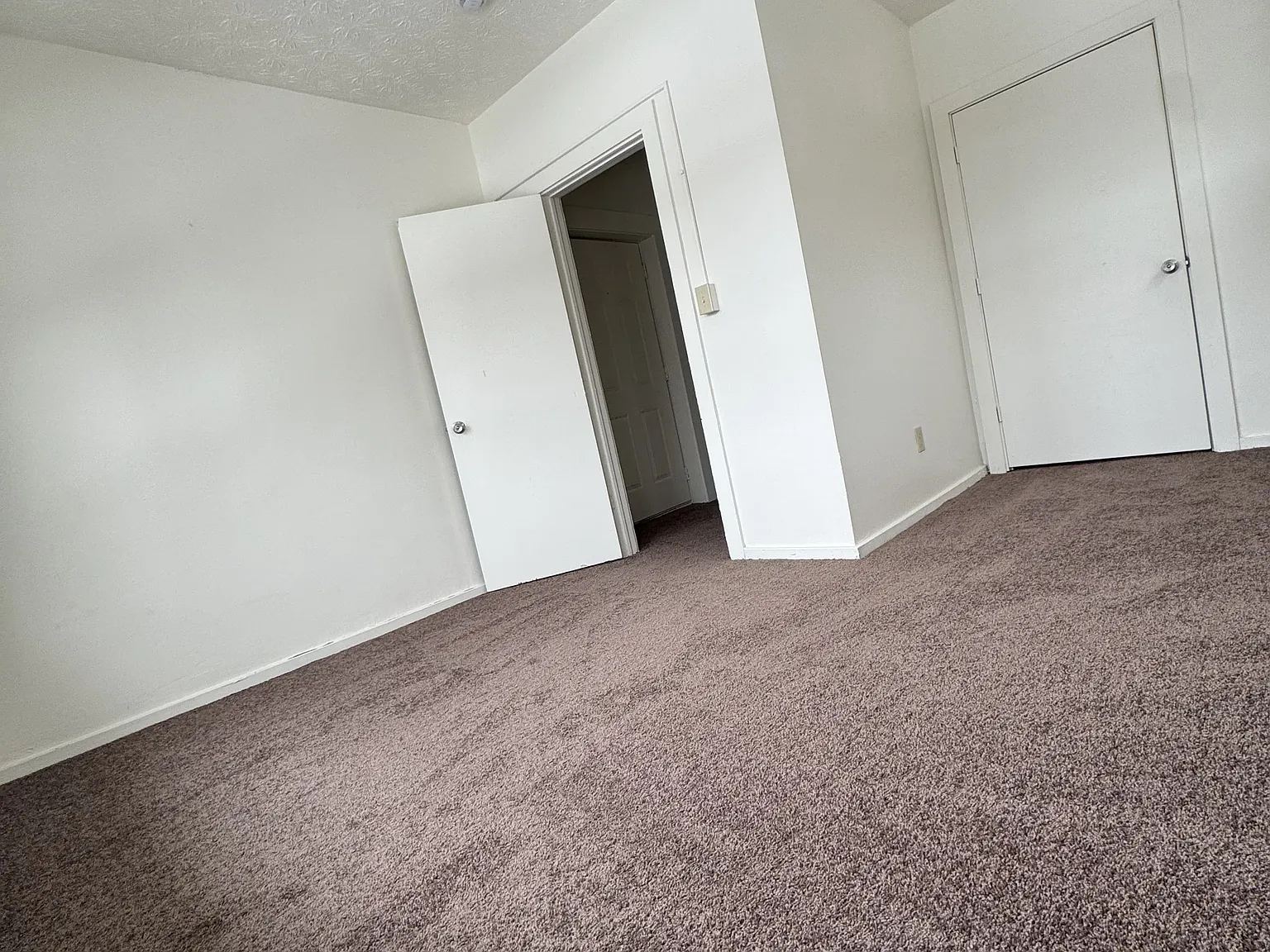 2 bed, 1000 sqft, $900 — Photo 2