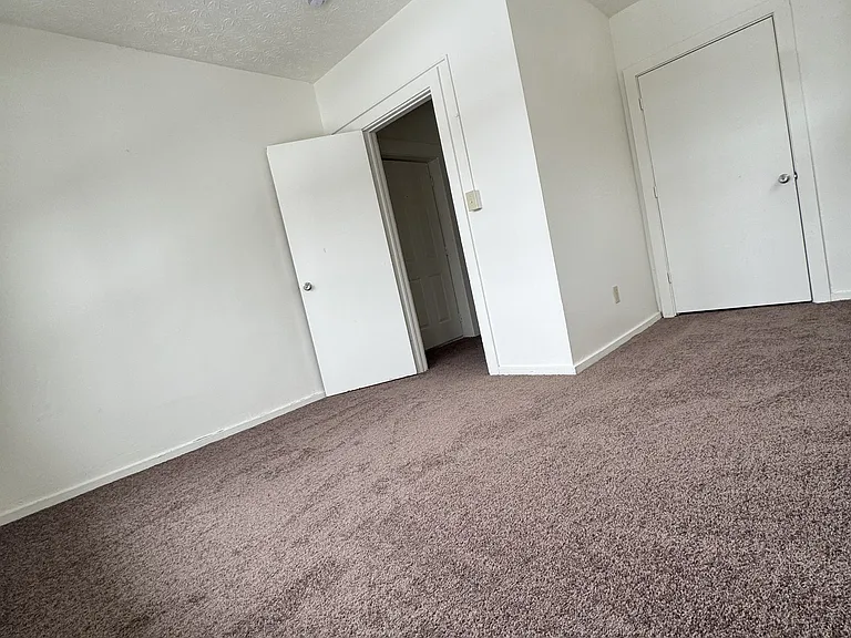 15335 Kinsman Rd #10 — Photo 2
