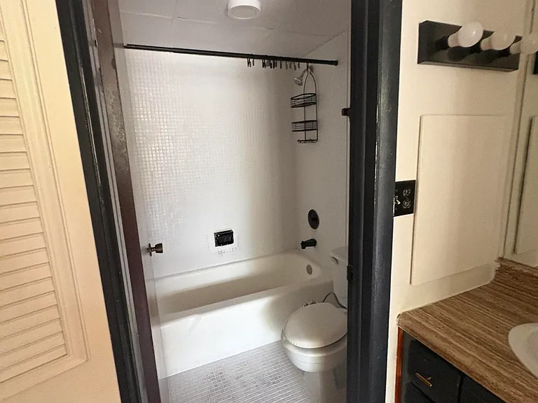 3660 Inverrary Dr #1B — Photo 8