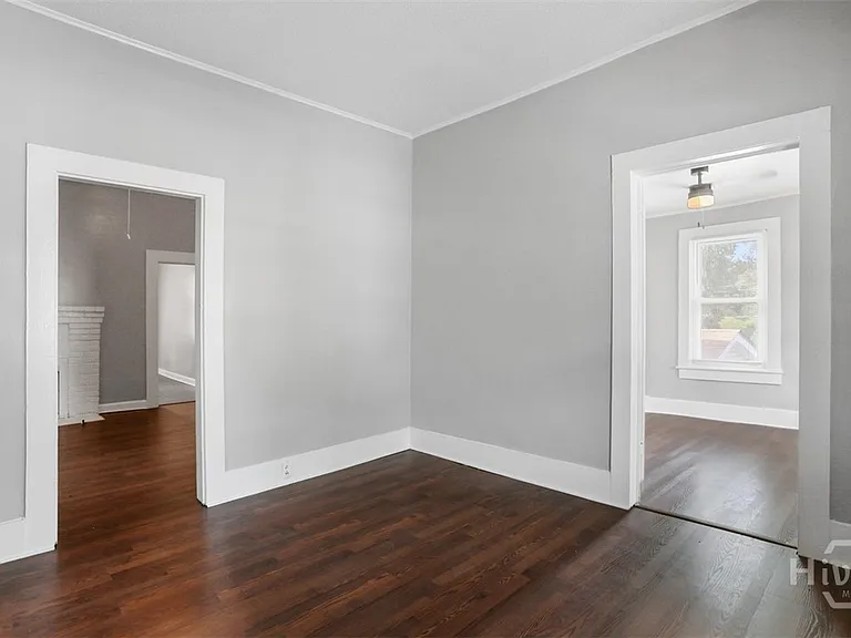 1023 W 37th St — Photo 10