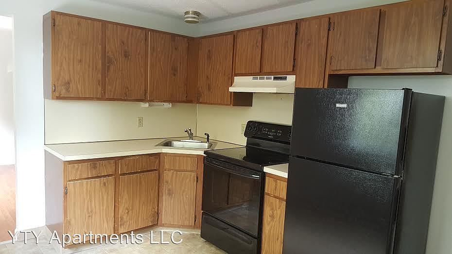 2nd image of 19 Hart Cir APT 12