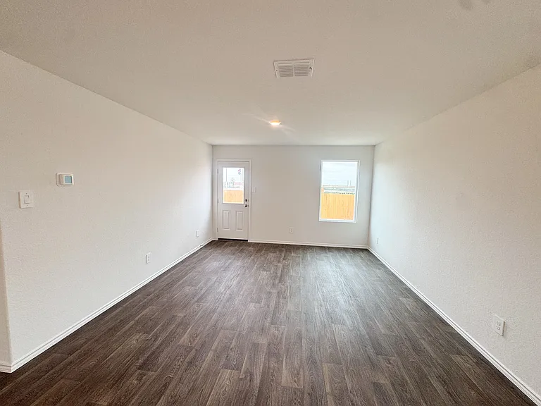 1436 Sequoia Park — Photo 3