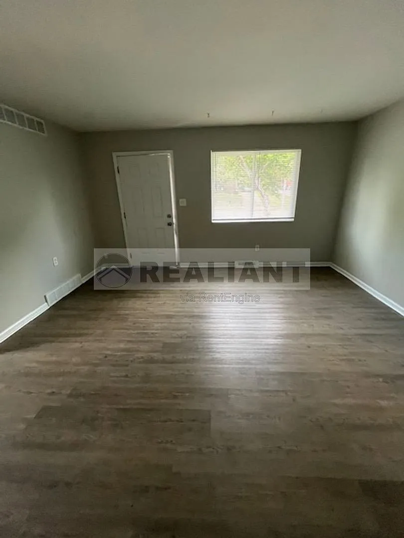 3 bed, 2.0 bath, 1730 sqft, $1,785 — Photo 3