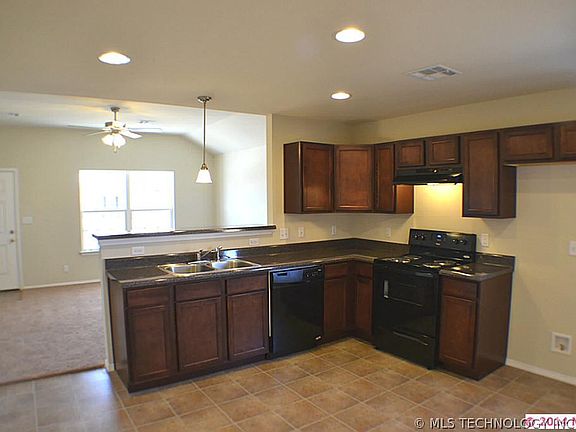 5th image of 9189 S 250th East Ave