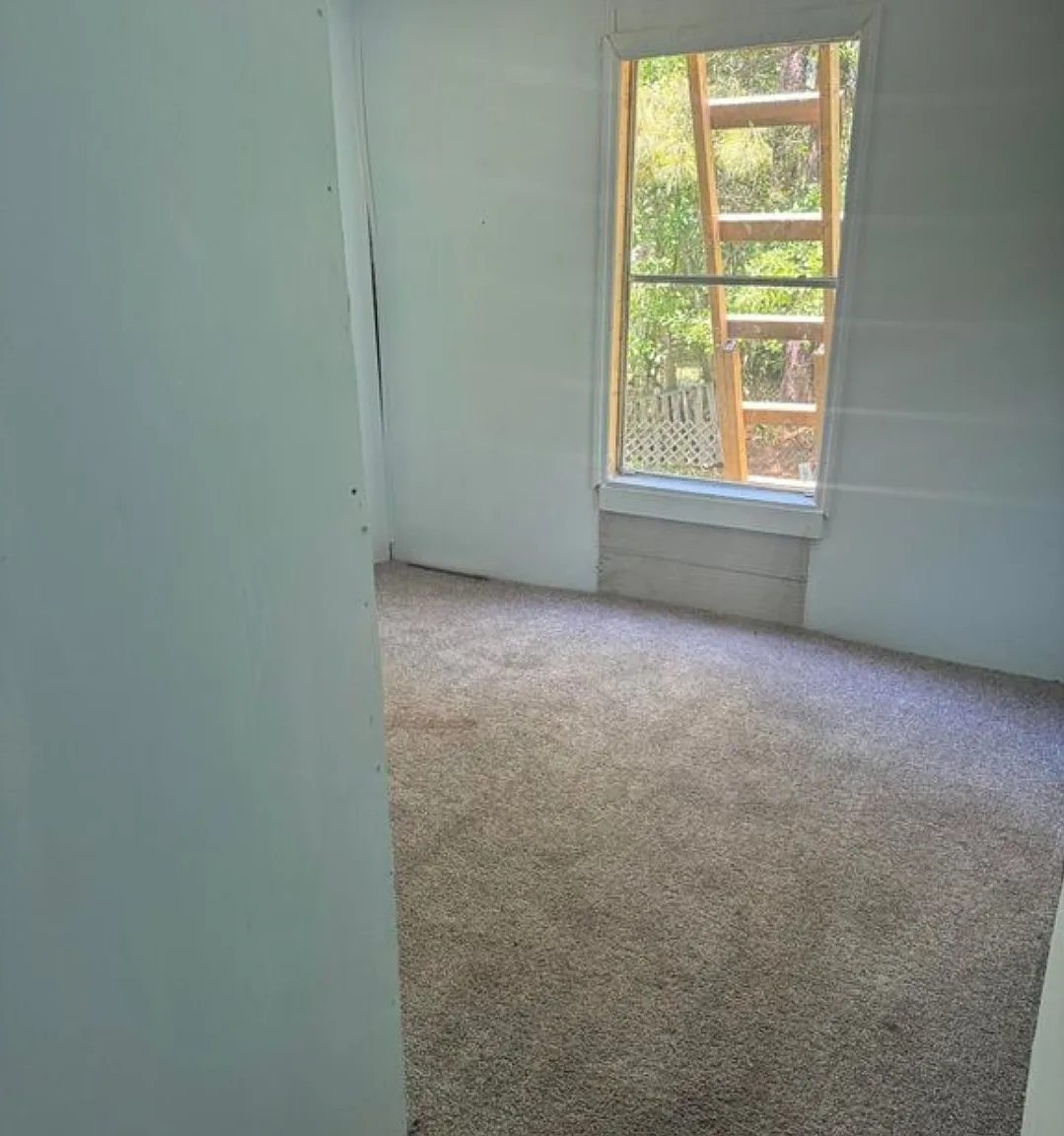 3 bed, 924 sqft, $1,300 — Photo 4