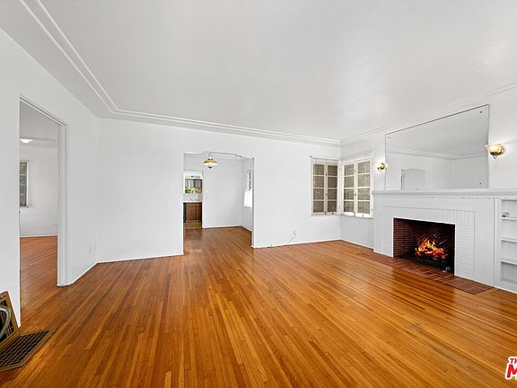 4th image of 1728 Wellesley Ave
