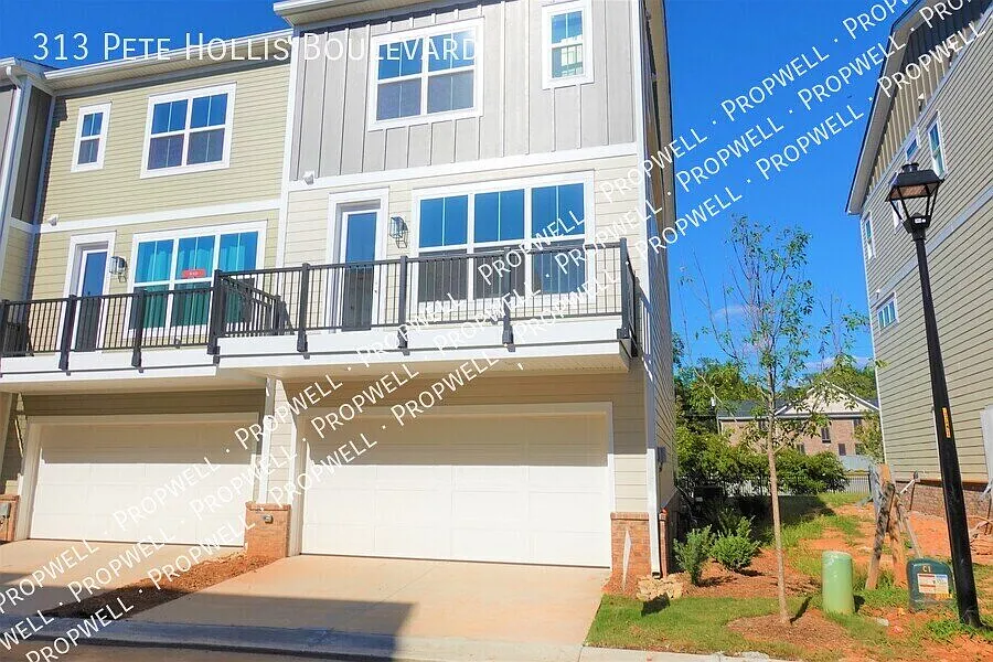 3 bed, 3.5 bath, 2050 sqft, $2,950 — Photo 4