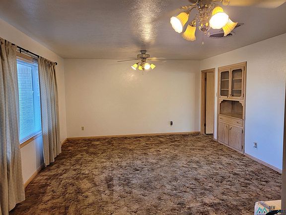 3rd image of 1309 Huntington Way