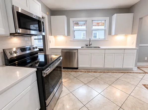 7014 Thornton Dr, Parma, OH 44129