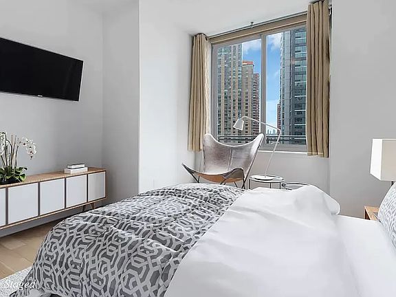 4th image of 4630 Center Blvd APT 310